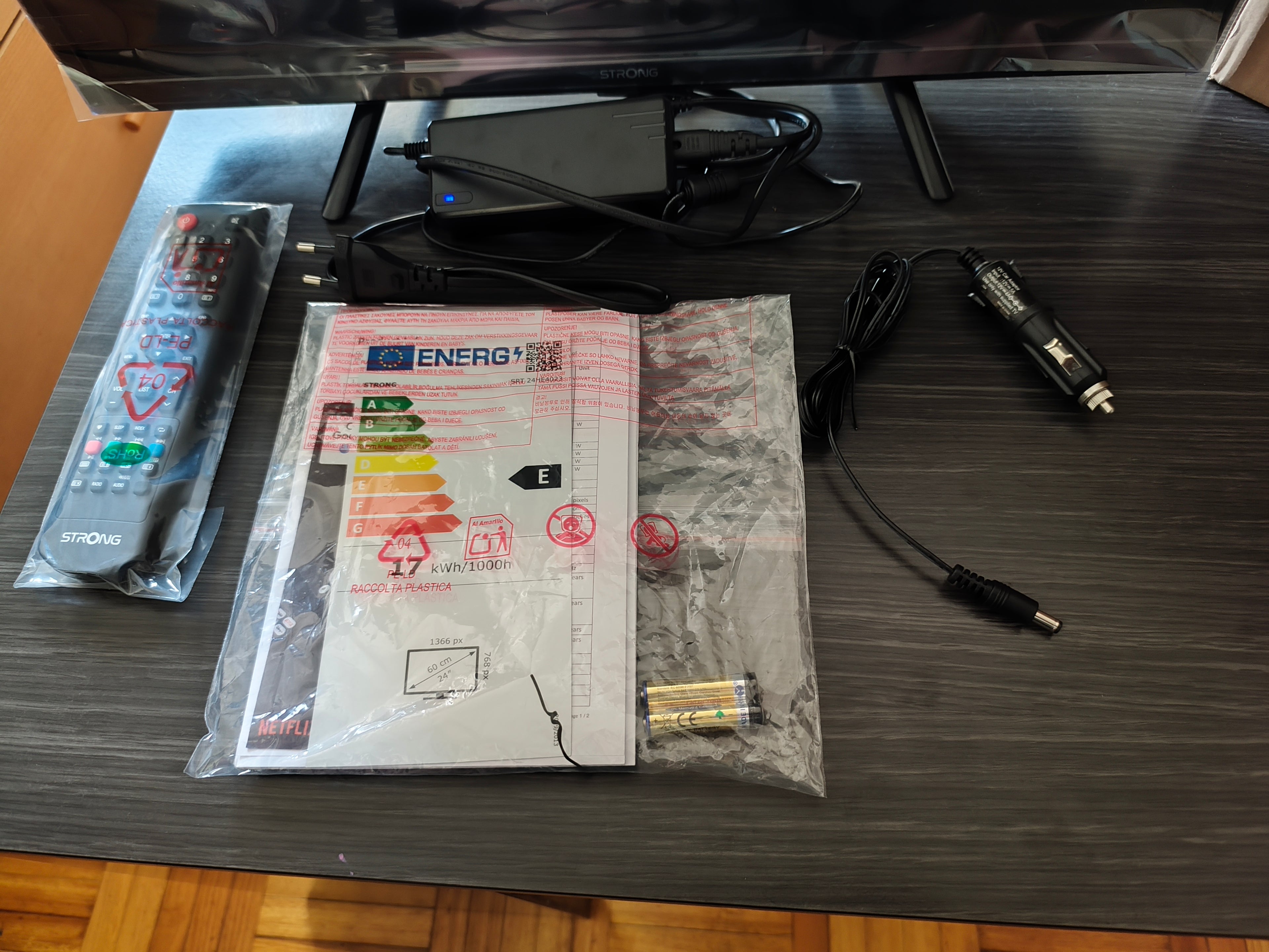 Monitor Strong 24” HD + 12V Compatible con Camper